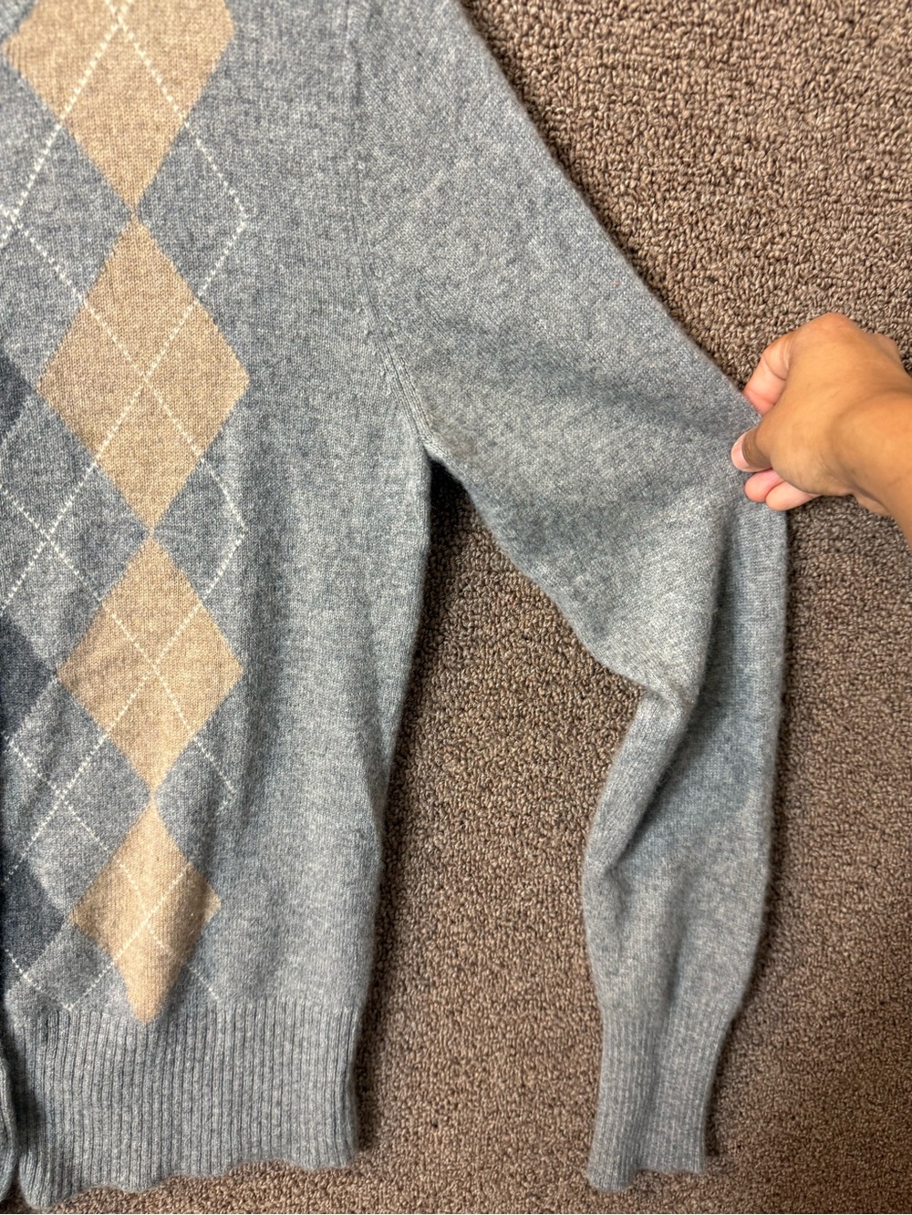 Cashmere Apt. 9 Gray Argyle Button-Front Cardigan with Beige Accents Y2K - Picture 7 of 13